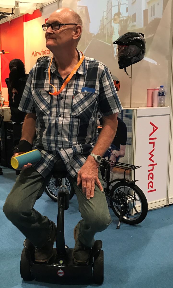 Airwheel S8mini electric self-balancing scooter
