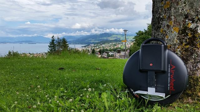 Airwheel X 8 вызвал сенсацию с его бравый вид и удивительными функциями, пользуются большой популярностью. Явно предназначен, езда X 8 является праздник глаза красивые пейзажи по пути.